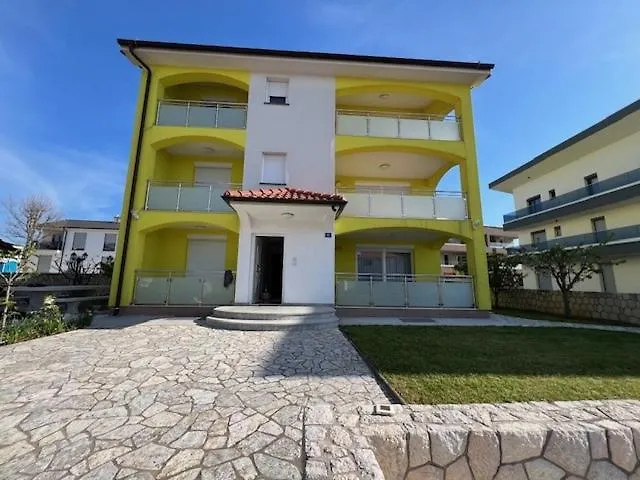 Apartment The Yellow House Sveti Anton
