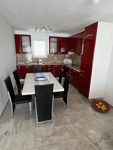 Apartment The Yellow House Sveti Anton  Croatia
